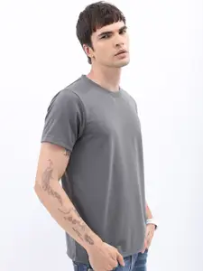 HIGHLANDER Men Popcorn Structured Slim Fit T-shirt