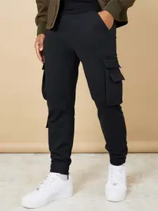 Styli Men Solid Relaxed Fit Cotton Joggers with Zipper Pockets