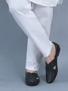 FAUSTO Men Textured Lightweight Mojaris