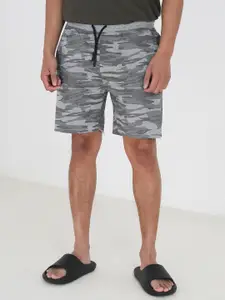 BRAVE SOUL Men Printed Regular Fit Shorts