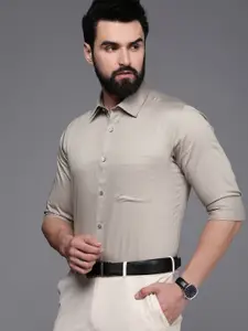 Raymond Solid Slim Fit Pure Cotton Formal Shirt