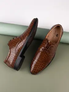 INVICTUS Men Textured Formal Derbys