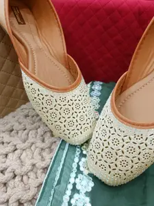 DESI COLOUR Embellished Ethnic Mojaris