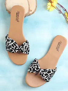 Shoestail Women Printed Open Toe Flats With Bows