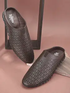The Roadster Lifestyle Co. Men Brown Laser Cuts Lightweight Mules