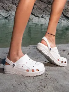 Campus Men Round Toe Clogs