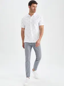 DeFacto Men Mid-Rise No Fade Light Shade Jeans