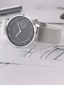 Titan Men Patterned Dial & Stainless Steel Straps Analogue Watch NQ1843SM01