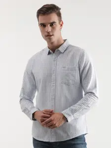 Lee Slim Fit Striped Opaque Casual Shirt