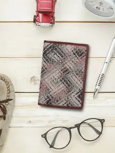 THE CLOWNFISH Women Printed Leather Passport Holder