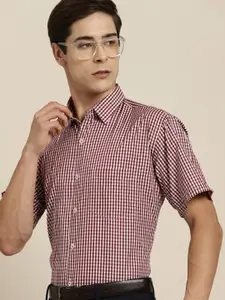 Hancock Men Slim Fit Gingham Checks Wrinkle Resistant Opaque Formal Shirt