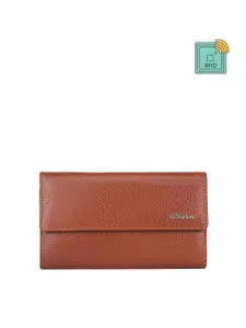 WildHorn Women Textured Leather RFID Envelope