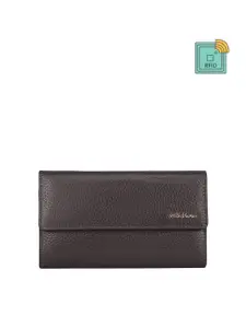 WildHorn Women Textured Leather RFID Envelope