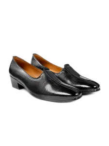 Bxxy Men Textured Heeled Mojaris