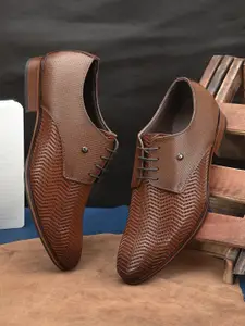 pelle albero Men Textured Formal Derbys