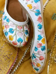 DESI COLOUR Women Embroidered Woven Design Ethnic Mojaris