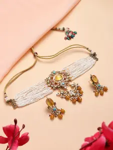 AURAA TRENDS Gold-Plated Kundan Choker Necklace with Earrings