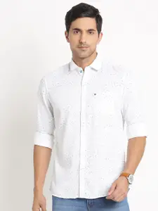 Turtle Relaxed Slim Fit Abstract Printed Pure Cotton Casual Shirt