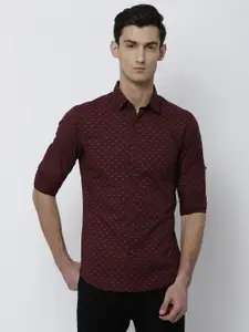 LOCOMOTIVE Men Maroon Slim Fit Printed Casual Shirt