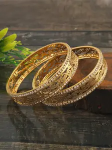 Jewar Mandi Set Of 2 Gold-Plated AD Stone-Studded & Etching Textured Bangles