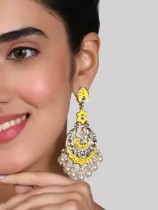 Fida Gold-Plated Crescent Shaped Chanbalis Earrings