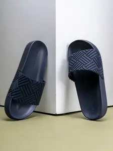 Red Tape Men Printed Sliders