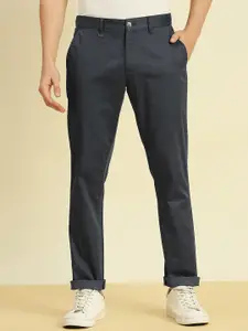 INVICTUS Men Classic Slim Fit Easy Wash Chinos