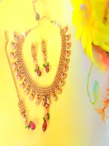 Runjhun Gold-Plated Kundan-Studded  Necklace & Earrings Set