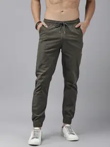 The Roadster Lifestyle Co. Men Solid Pleated Mid-Rise Joggers
