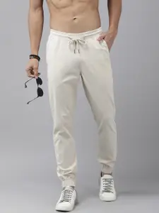 The Roadster Lifestyle Co. Men Solid Pleated Mid-Rise Joggers