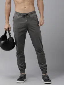 The Roadster Lifestyle Co. Men Solid Pleated Mid-Rise Joggers