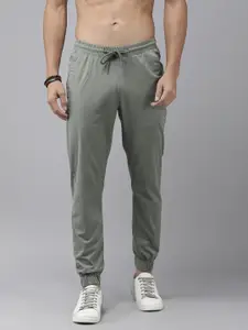 The Roadster Lifestyle Co. Men Solid Pleated Mid-Rise Joggers