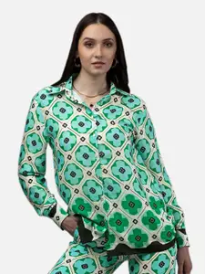 NEOFAA Women Printed Regular Fit Casual Shirt