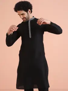 KISAH Men Solid Regular Fit Thread Work Kurta
