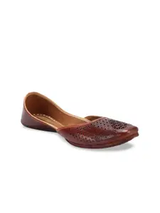 Ta Chic Women Woven Design Leather Ethnic Mojaris With Laser Cuts