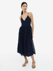 H&M Woman V-neck lace dress