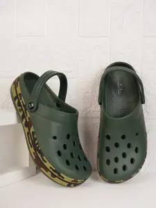 Carlton London Men Textured Rubber Clogs