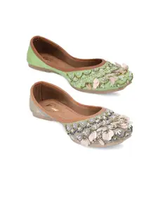 DESI COLOUR Women Pack Of 2 Embellished Ethnic Mojaris