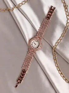 HAUTE SAUCE by  Campus Sutra Women Bracelet Style Straps Analogue Watch SS23_HSWC1095