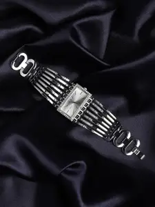 HAUTE SAUCE by  Campus Sutra HAUTE SAUCE by Campus Sutra Women Embellished Bracelet Style Straps Watch SS23_HSWC1082