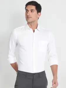 Arrow Spread Collar Slim Fit Opaque Cotton Dobby Formal Shirt