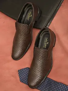 Fashion Victim Men Textured Formal Slip-On Shoes