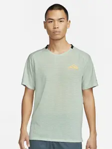 Nike Dri-FIT Trail Solar Chase Short-Sleeve Running T-Shirt