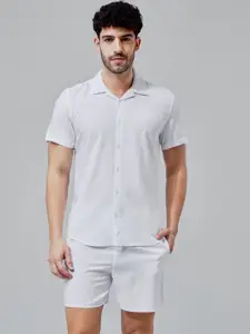 Snitch Men White Spread Collar Shirt With Shorts
