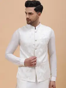 See Designs Mandarin Collar Pure Silk Kurta & Pyjamas With Nehru jacket