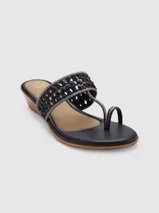 Sole To Soul Textured One Toe Flats