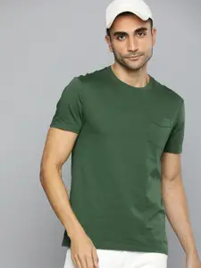 Levis Pure Cotton Solid With Chest Pocket T-shirt