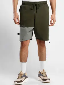 NOBERO Men Colourblocked Mid-Rise Loose Fit Shorts