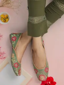 ICONICS Embroidered Ethnic Mojaris Flats