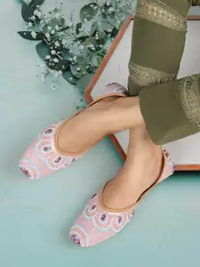 ICONICS Square Toe Ethnic Embroidered Embellished Mojaris